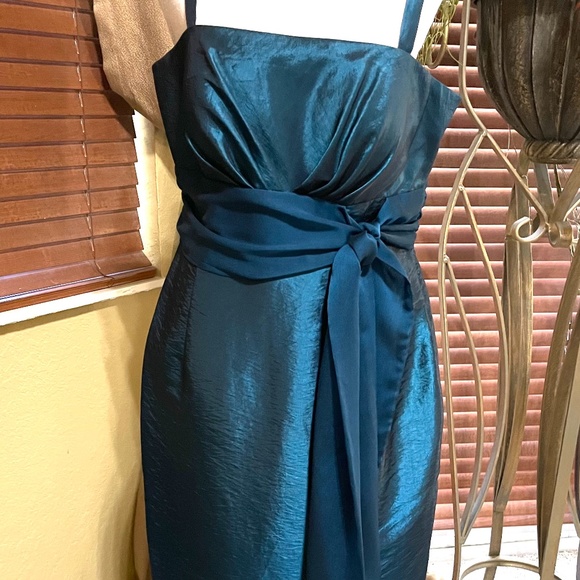 Dress -NEW ITEM - Picture 2 of 6
